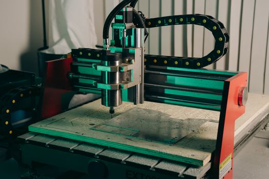 Small CNC Shop vs Large Factory: Pros and Cons for Buyers