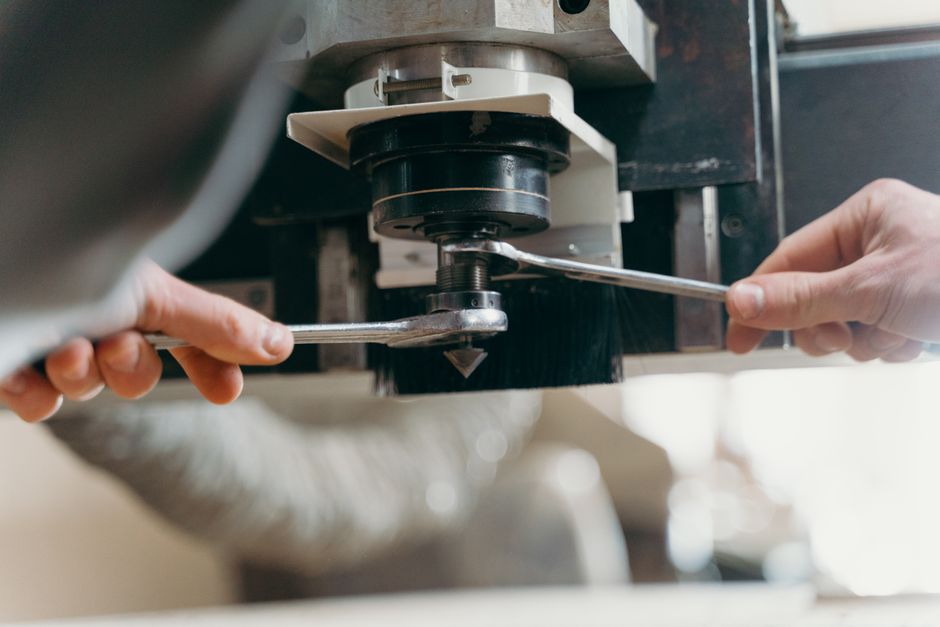 How to Use a CNC Machining Cost Per Part Calculator to Compare Global Suppliers