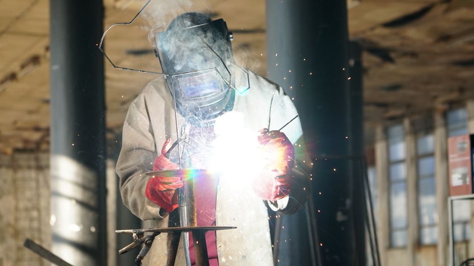 How to Use a CNC Machining Cost Per Part Calculator to Reduce Sourcing Costs