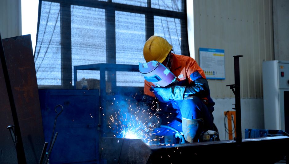 How to Calculate CNC Machining Cost Per Part: A 2025 Sourcing Guide